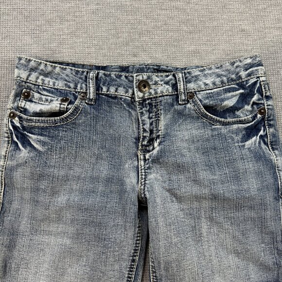 Amethyst Womens Size 9 Bermuda Shorts Blue Light Wash Denim Cuffed Embroidered - Picture 3 of 12